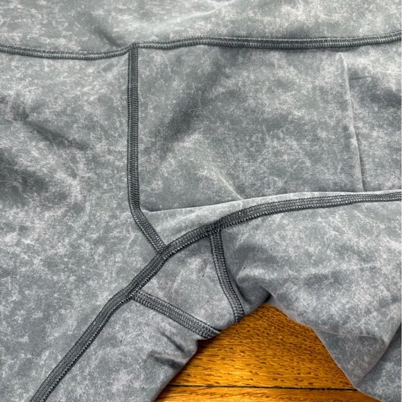 Lululemon Leggings Size 10 - Picture 4 of 7